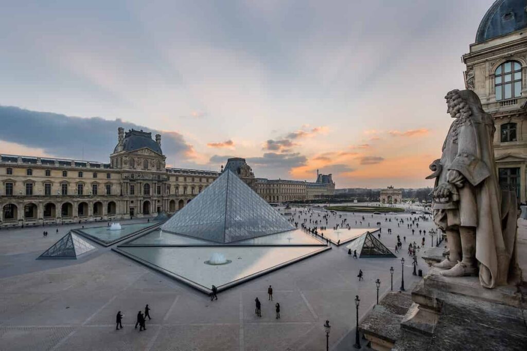 Gli arresti del Louvre: ladri abili ma distratti: ecco come la Polizia ha arrestato i primi due