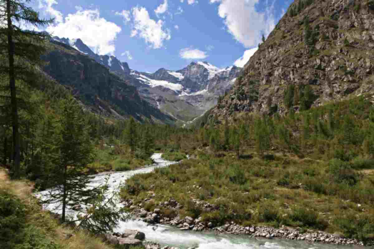 Il Parco Nazionale del Gran Paradiso offre oltre 500 km di sentieri percorribili sia in estate che in inverno, con percorsi