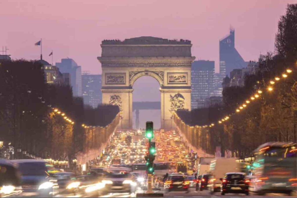 La magia di Parigi, resa celebre anche da pellicole come Midnight in Paris di Woody Allen, non si limita ai simboli universali come la Tour Eiffel