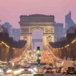 La magia di Parigi, resa celebre anche da pellicole come Midnight in Paris di Woody Allen, non si limita ai simboli universali come la Tour Eiffel