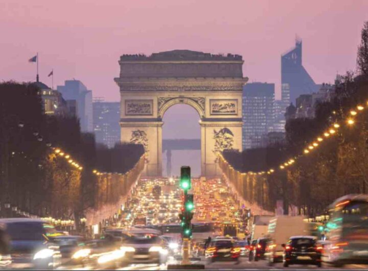 La magia di Parigi, resa celebre anche da pellicole come Midnight in Paris di Woody Allen, non si limita ai simboli universali come la Tour Eiffel