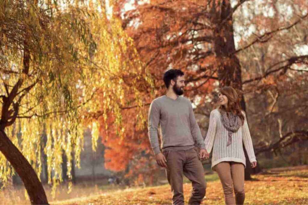 La stagione è infatti particolarmente adatta per lunghe passeggiate, grazie alle temperature miti e alla riduzione delle folle tipica della cosiddetta shoulder season