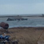 Il video della casa che galleggia in mare dopo il passaggio del tifone Halong in Alaska