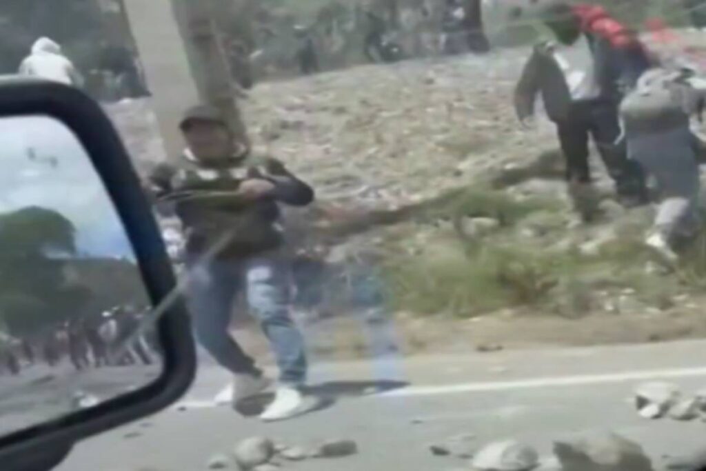 Auto presidente Ecuador attaccata