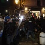 Bologna, Gasparri: gravissimo che sindaco del PD abbia criticato Forze dell'ordine, nella foto scontri a Bologna