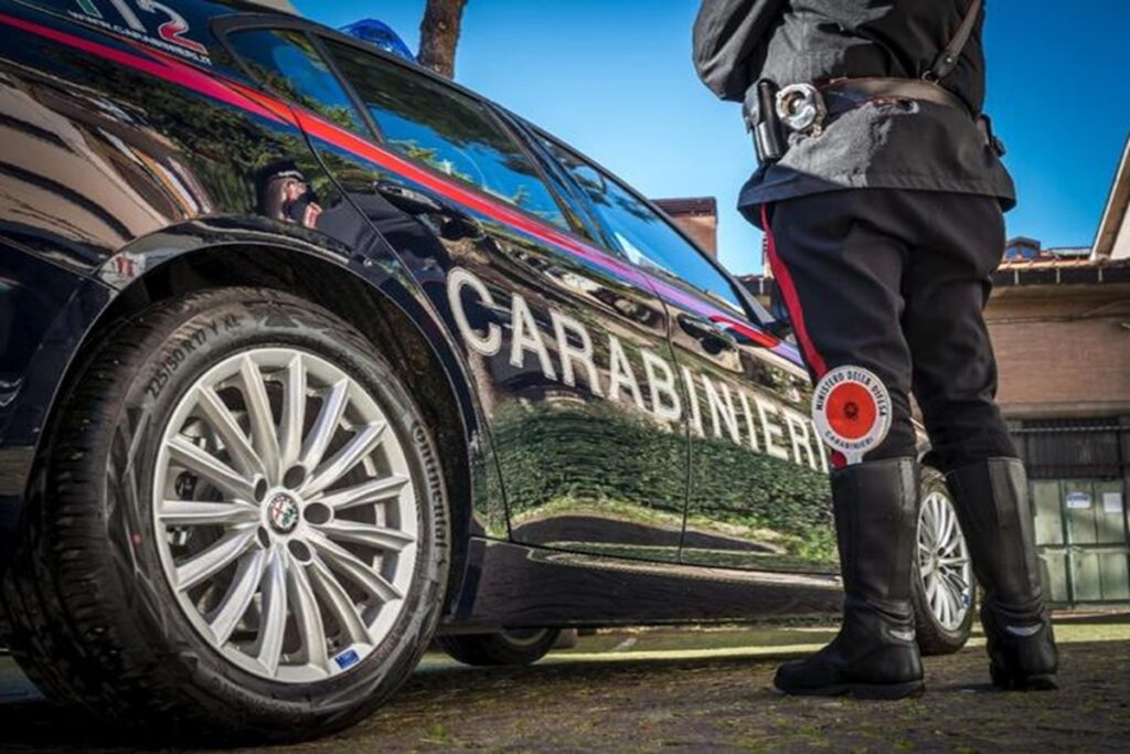 Una volante dei carabinieri
