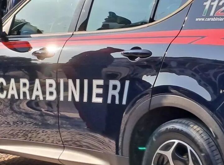 Una volante dei carabinieri