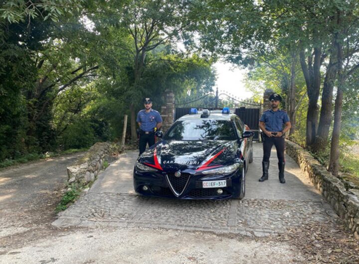 Una volante dei carabinieri