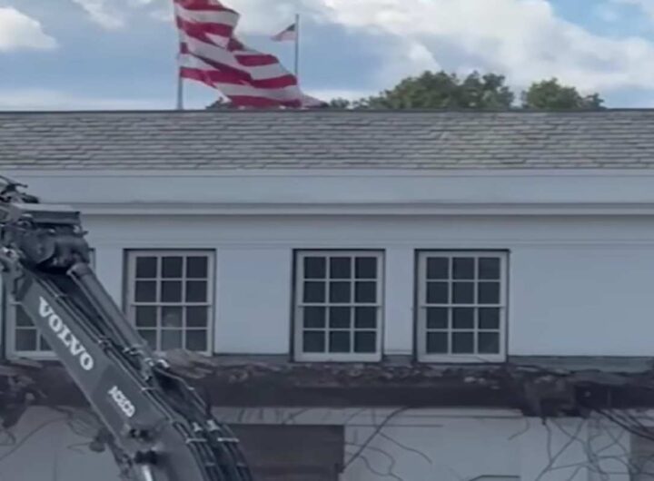 Demolita una facciata della Casa Bianca