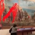 Attiviste a Madrid imbrattano dipinto di Cristoforo Colombo