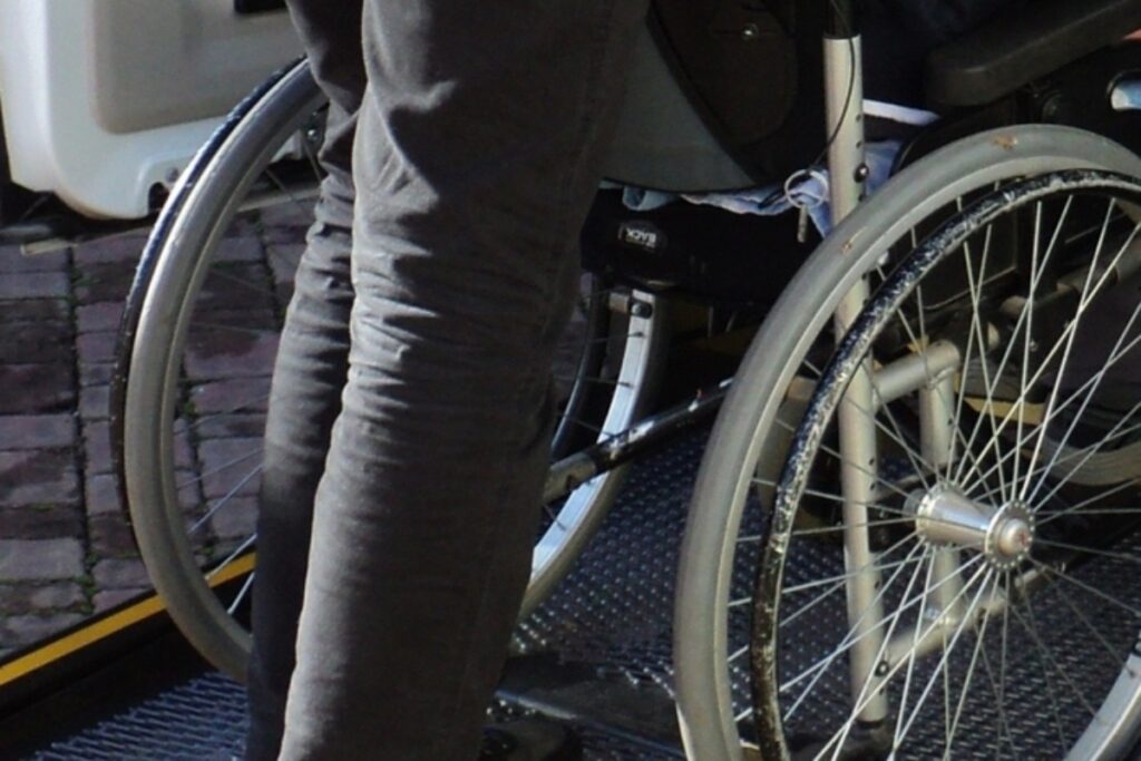 disabile in carrozzina