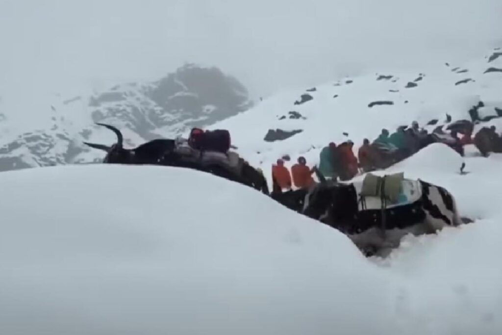 Escurionisti bloccati sull'Everest