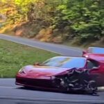 Ferrari va a sbattere contro un camion