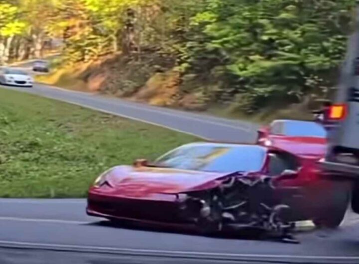 Ferrari va a sbattere contro un camion