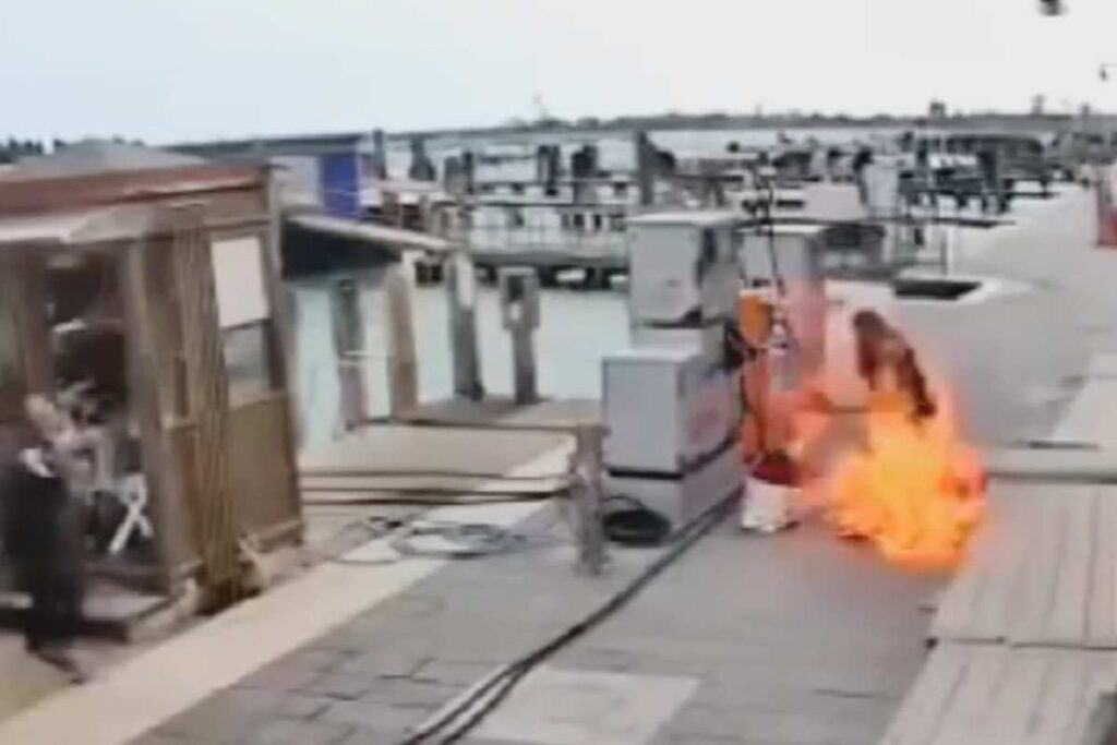 Donna si dà fuoco a un distributore di benzina a Venezia