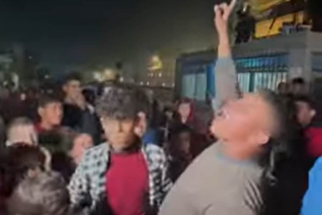 palestinesi festeggiano accordo pace a gaza