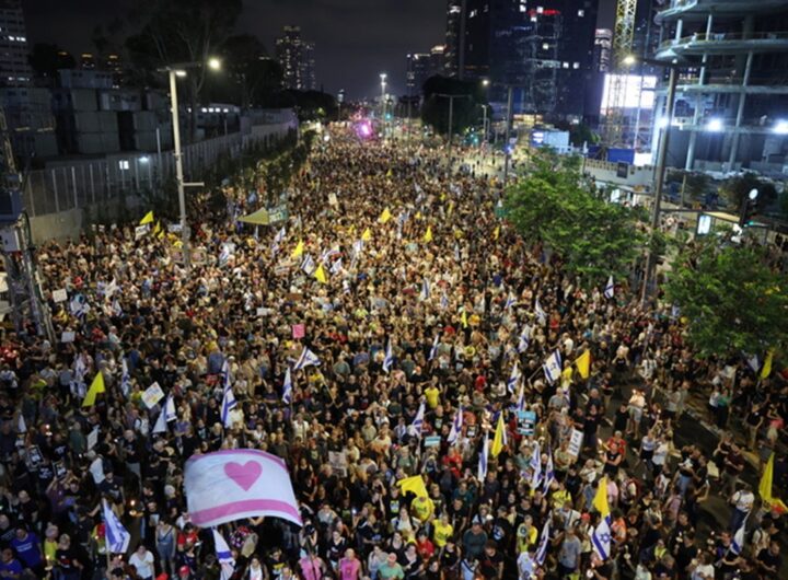 La gente festeggia a Gaza