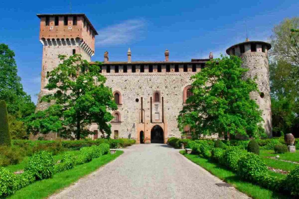 Un borgo fiabesco immerso nel verde, tra antiche leggende e misteriosi segreti, tutti i dettagli