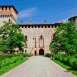 Un borgo fiabesco immerso nel verde, tra antiche leggende e misteriosi segreti, tutti i dettagli