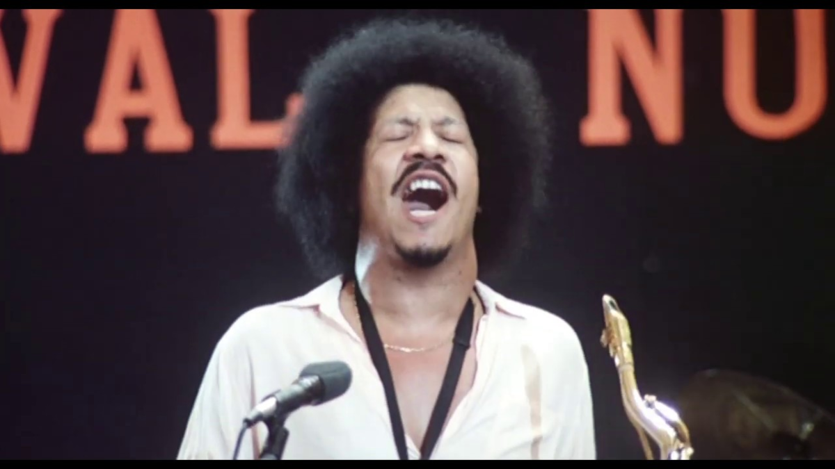 Nero a metà: James Senese se ne è andato a 80 anni. Un sax napoletano tra jazz & soul e Pino Daniele