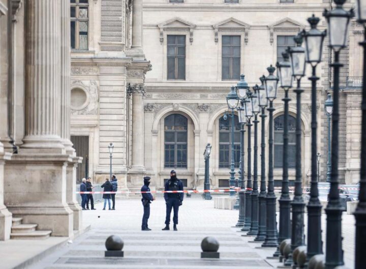 louvre rapina