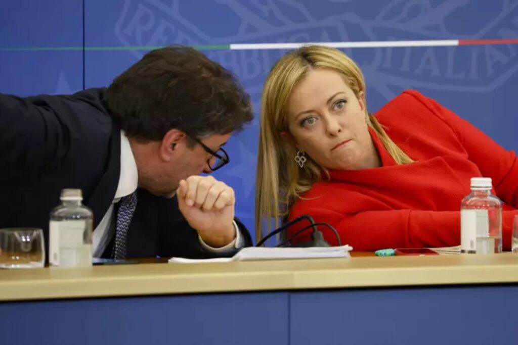 La cortigiana di Landini imbarazza la sinistra, il testa-coda di Soumahoro le dà il colpo di grazia , nella foto meloni e Giorgetti