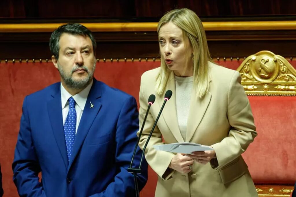 Il condono sugli abusi edilizi in Campania mette a nudo errori, collusioni e latitanza dello Stato, nella foto La premier Giorgia Meloni con Salvini al Senato