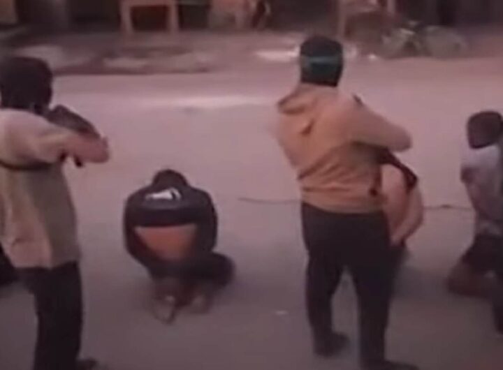 Miliziani di Hamas giustiziano sette oppositori israeliani accusati di tradimento: il video shock
