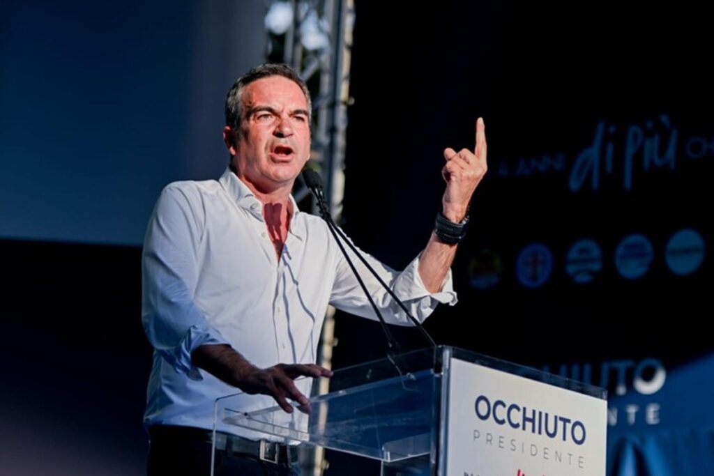 In Calabria la fine del grillismo, a Sharm un filo (esile) di speranza, Macron a Lecornu: insisti, nella foto Roberto Occhiuto