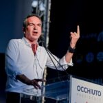 In Calabria la fine del grillismo, a Sharm un filo (esile) di speranza, Macron a Lecornu: insisti, nella foto Roberto Occhiuto