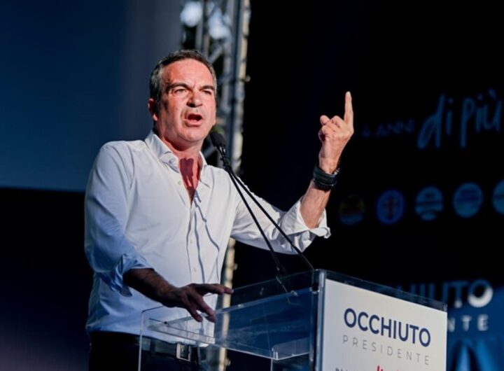 In Calabria la fine del grillismo, a Sharm un filo (esile) di speranza, Macron a Lecornu: insisti, nella foto Roberto Occhiuto