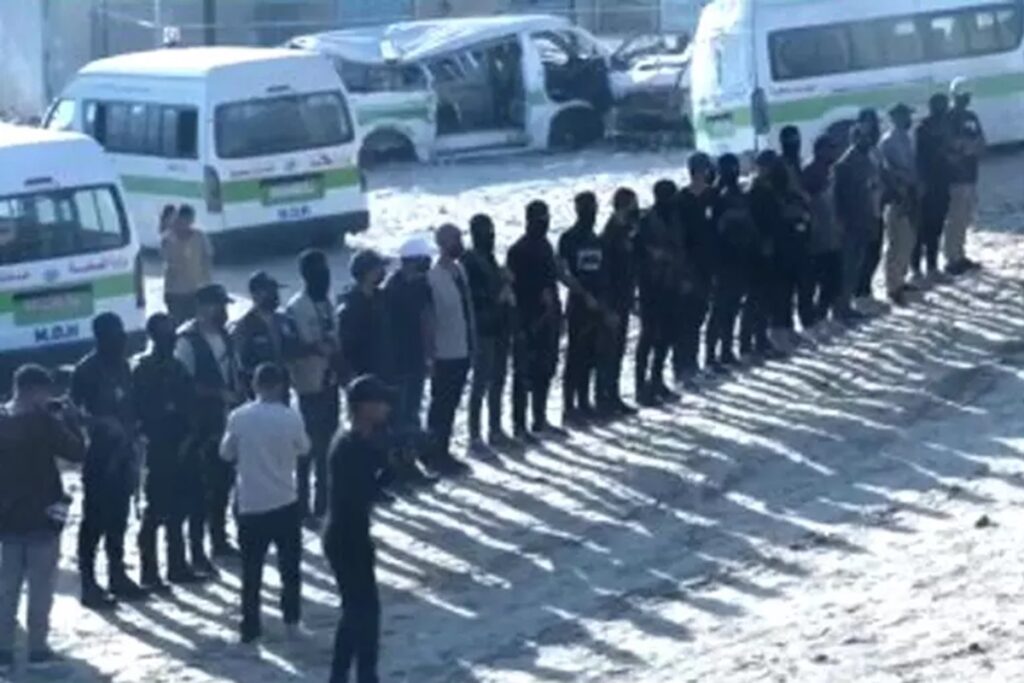 Gli ostaggi poco prima del rilascio