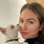 pamela genini e la cagnolina bianca