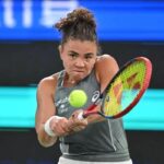 Fantastico debutto di Sinner all’ATP1000 di Parigi. Battuto il belga Bergs in 2 set: 6-4,6-2, agli ottavi affronterà Cerundolo, nella foto Jasmine Paolini