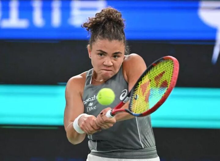 Fantastico debutto di Sinner all’ATP1000 di Parigi. Battuto il belga Bergs in 2 set: 6-4,6-2, agli ottavi affronterà Cerundolo, nella foto Jasmine Paolini