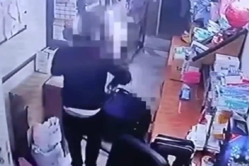 Picchia la moglie al negozio