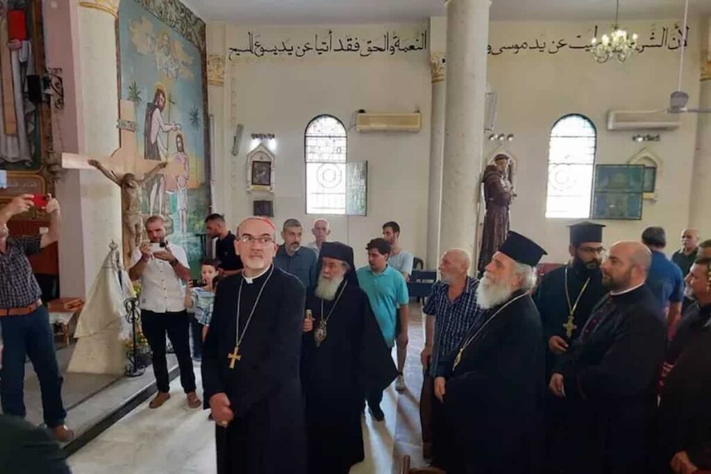 Parolin in campo, il Vaticano denuncia: "Dai coloni israeliani attacchi ai cristiani", nella foto il card. Pizzaballa