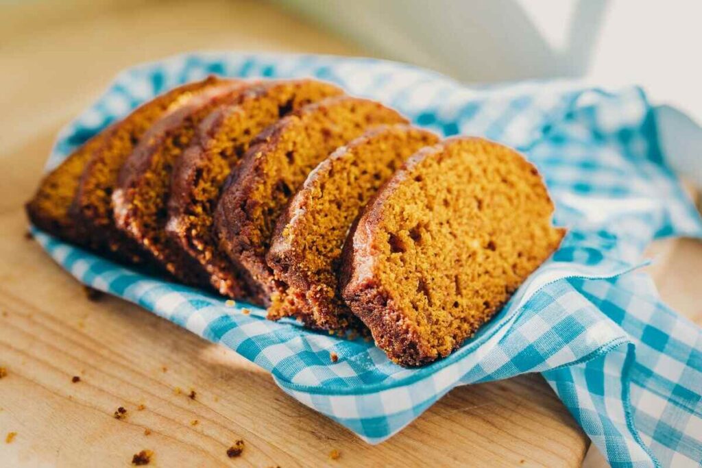 plumcake alla zucca tagliato a fette