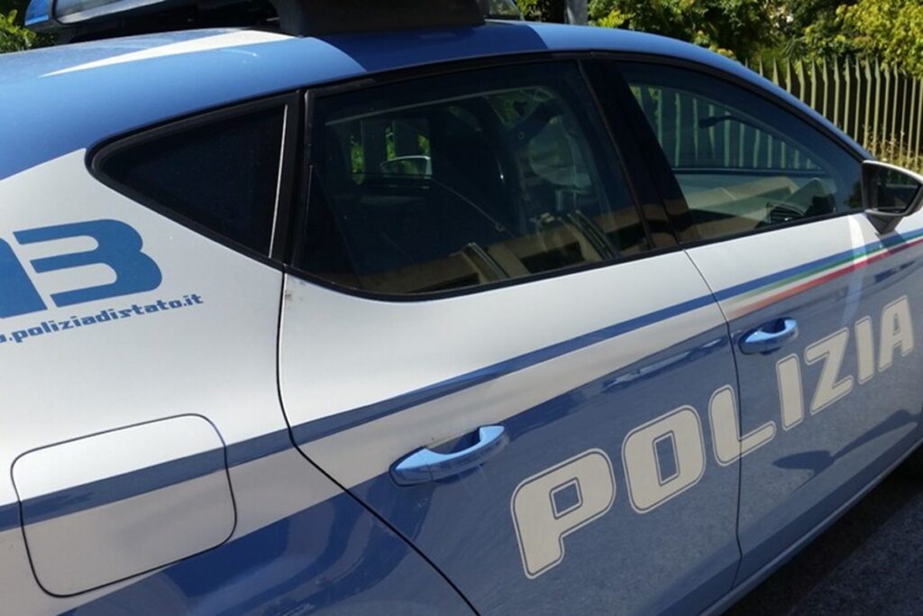 Una volante della polizia