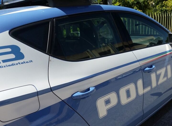 Una volante della polizia