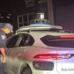 Poliziotto ferma un'auto