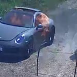 Uomo dà fuoco alla sua Porsche