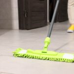 Lavare i pavimenti in questo momento della giornata è un errore enorme