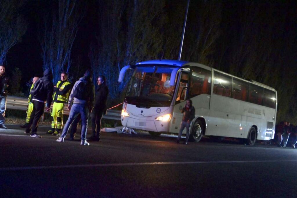 Assalto pullman tifosi Pistoia Basket
