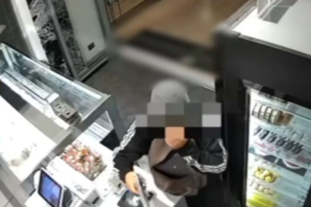 Rapinatore in una gelateria