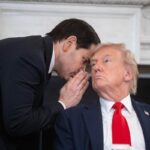 Ucraina, dai retroscena del pranzo fra Trump e Zelenskyy un’ombra sinistra sulle reali intenzioni di Putin. Nella foto rubio parla orecchio trump