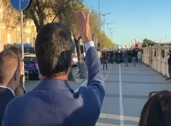 Salvini contestato a Livorno