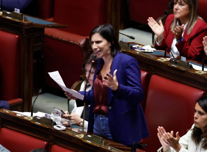 Nulla di nuovo sotto il sole della politica: liti nel Pd, Salvini bau, Schlein sogna, Meloni incoronata a Atreju, nella foto schlein in parlamento sulla flotilla