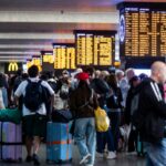 Un fiume di gente per la Palestina, milioni di italiani furiosi per gli scioperi, grazie Landini, nella foto sciopero treni