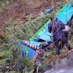 Valfurva pullman scolastico finisce nel torrente